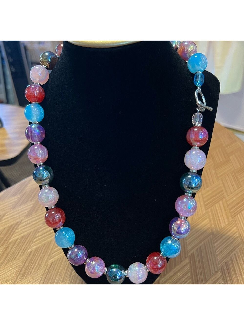 Red and Pink Beaded Necklace with Translucent Beads & Toggle Clasp (Handmade) - Picture 5 of 5